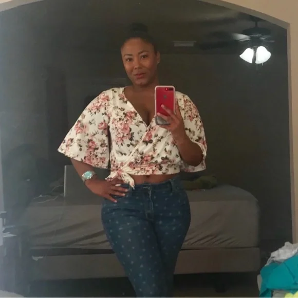 Charlotte Russe Floral Wrap Crop Top L Kimono Sleeve Tie Waist White Pink Blouse - Picture 3 of 6